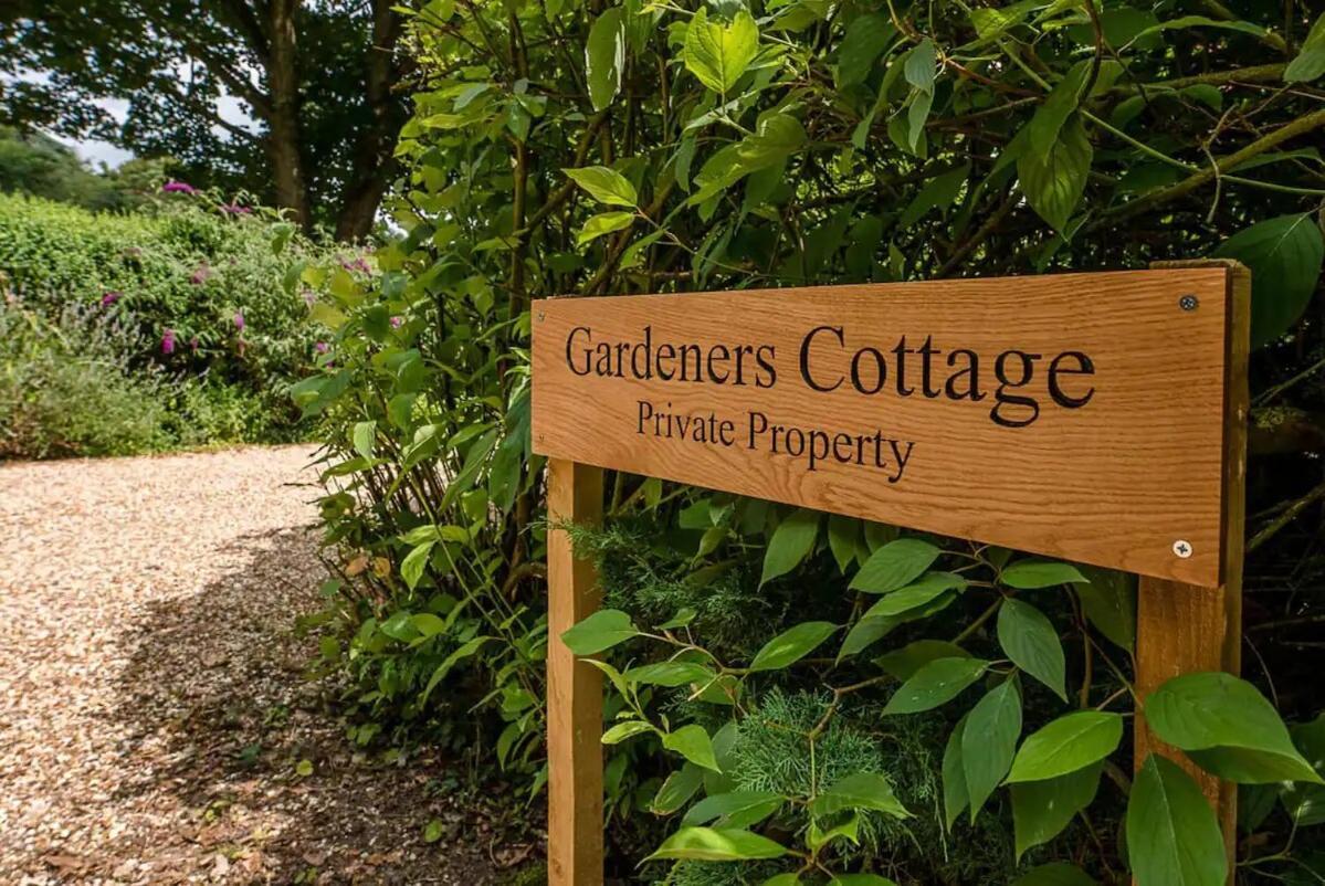 Gardener'S Cottage In Nowton Park, Bury St Edmunds - Pass The Keys Bury St. Edmunds Exteriör bild